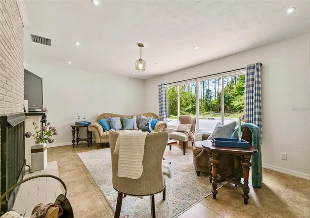Photo 3 of Single family home for sale at 1200 Lake Harney Rd, Geneva, FL 32732 | MLS# O6425840 | Listing updated on 2026-09-01