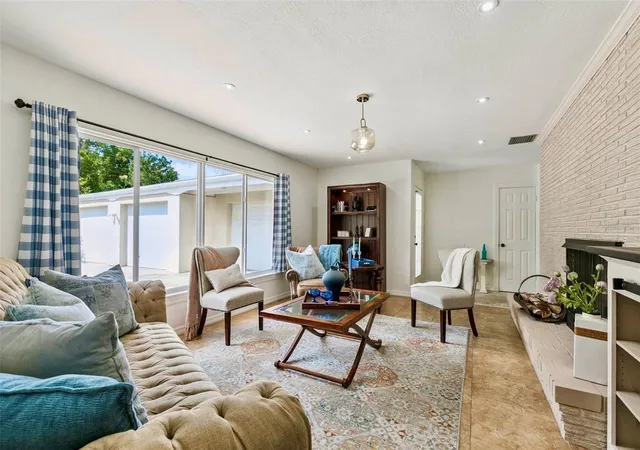Photo 4 of Single family home for sale at 1200 Lake Harney Rd, Geneva, FL 32732 | MLS# O6425840 | Listing updated on 2026-09-01