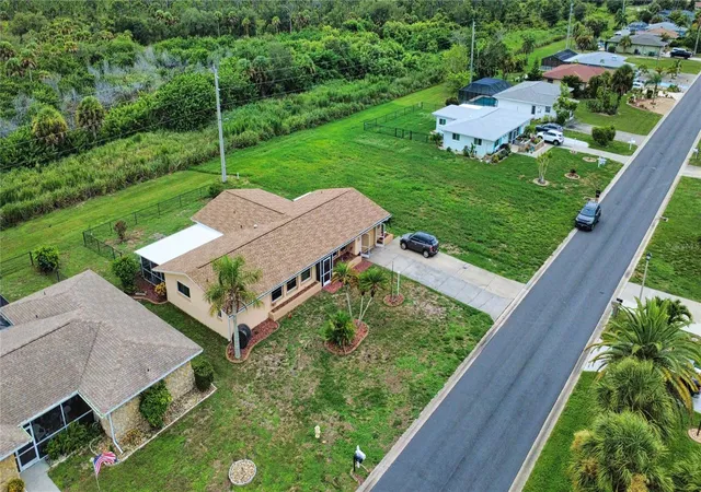 Photo 2 of Single family home for sale at 27 Annapolis Ln, Rotonda West, FL 33947 | MLS# D6148112 | Listing updated on 2026-08-05