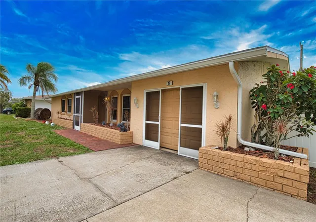 Photo 4 of Single family home for sale at 27 Annapolis Ln, Rotonda West, FL 33947 | MLS# D6148112 | Listing updated on 2026-08-05