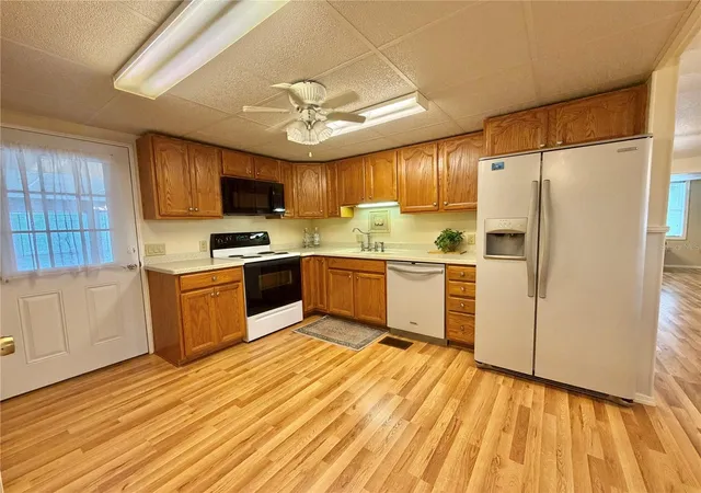 3rd image of 115 Gardenia Wy, Leesburg, FL 34748 | MLS# G5115209