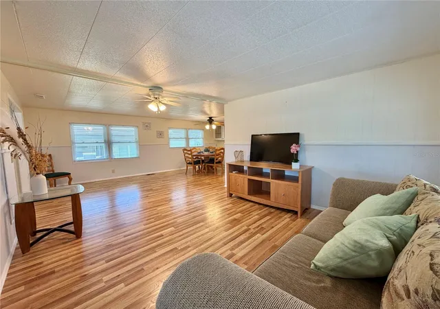 4th image of 115 Gardenia Wy, Leesburg, FL 34748 | MLS# G5115209