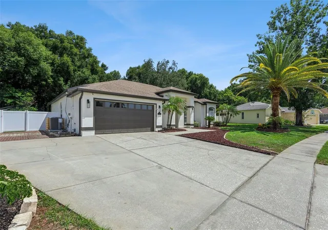 Photo 2 of Sale Pending at 16413 Arrowhead Trl, Clermont, FL 34711 | MLS# O6425869 | Listing updated on 2026-09-08