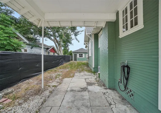 Photo 4 of Single family home for sale at 1533 E Elm Rd, Lakeland, FL 33801 | MLS# L4963578 | Listing updated on 2026-09-12