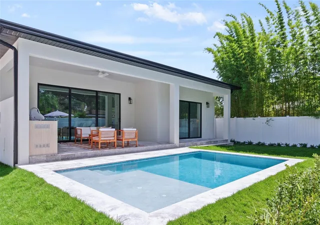 Photo 3 of Single family home for sale at 106 W King St, Orlando, FL 32804 | MLS# O6425882 | Listing updated on 2026-09-17