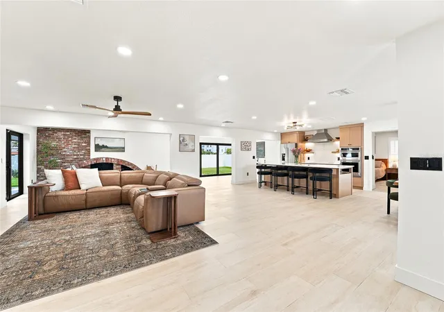 2nd image of 6241 Tanglewood Dr Ne, Saint Petersburg, FL 33702 | MLS# TB8530085