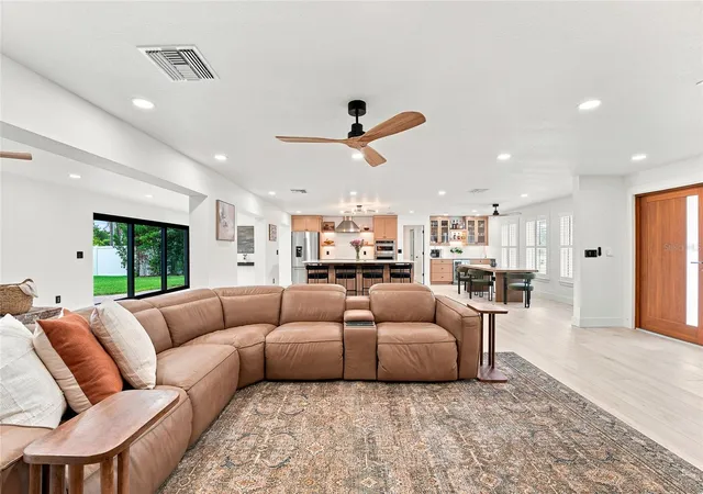 5th image of 6241 Tanglewood Dr NE, Saint Petersburg, FL 33702 | MLS# TB8530085