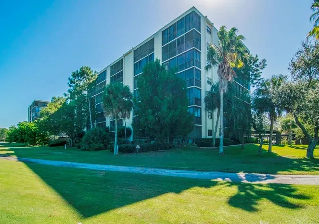 3rd image of 3300 Cvs Cay Dr #1C, Clearwater, FL 33760 | MLS# TB8530090