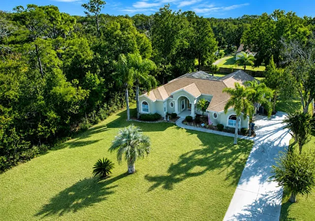 Photo 3 of Single family home for sale at 7552 River Country Dr, Weeki Wachee, FL 34607 | MLS# W7887733 | Listing updated on 2026-07-28