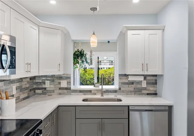 Photo 3 of Condo for sale at 1 Windrush Blvd #63, Indian Rocks Beach, FL 33785 | MLS# TB8530096 | Listing updated on 2026-10-04