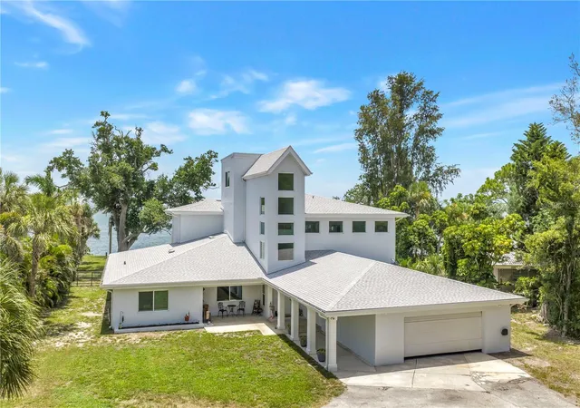 Photo 1 of Mansion for sale at 2280 Pinellas Point Dr S, Saint Petersburg, FL 33712 | MLS# TB8530100 | Listing updated on 2026-08-21