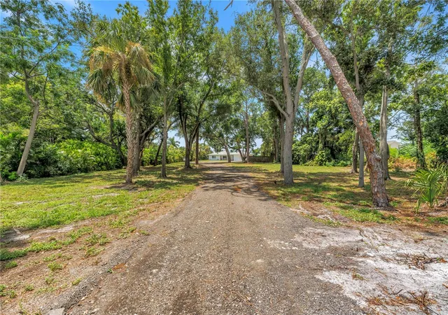Photo 4 of Single family home for sale at 2280 Pinellas Point Dr S, Saint Petersburg, FL 33712 | MLS# TB8530100 | Listing updated on 2026-10-06
