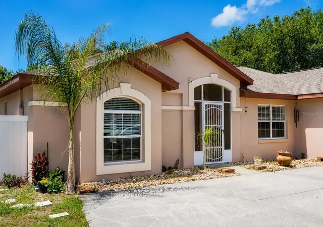 Photo 3 of Single family home for sale at 11130 Fountain Lake Blvd, Leesburg, FL 34788 | MLS# O6425909 | Listing updated on 2026-09-04