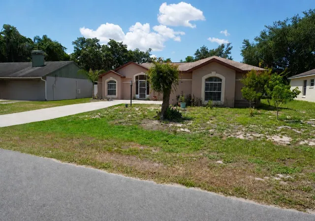 Photo 3 of Single family home for sale at 11130 Fountain Lake Blvd, Leesburg, FL 34788 | MLS# O6425909 | Listing updated on 2026-09-04