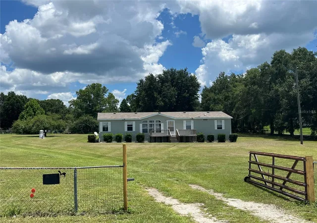 Photo 3 of Sale Pending at 11949 Se Highway 464, Ocklawaha, FL 32179 | MLS# OM728662 | Listing updated on 2026-09-21