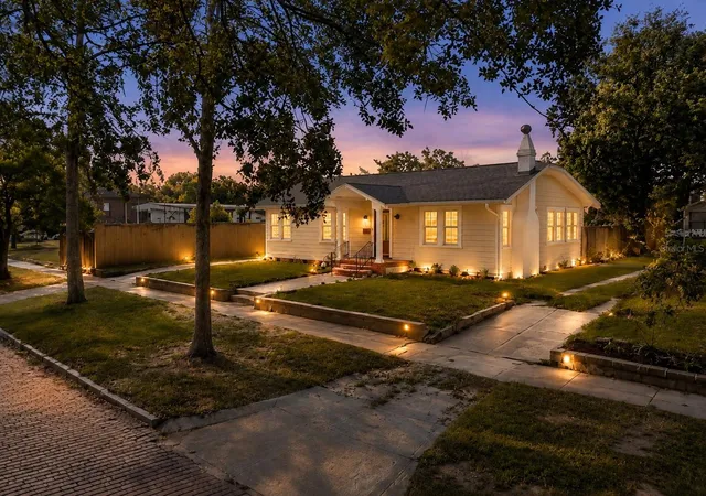 Photo 1 of Single family home for sale at 106 W Comanche Ave, TAMPA, FL 33604 | MLS# TB8530113 | Listing updated on 2026-10-15