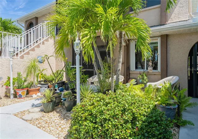 Photo 2 of Condo for sale at 527 Cape Coral Pkwy W #4, Cape Coral, FL 33914 | MLS# TB8530117 | Listing updated on 2026-09-16