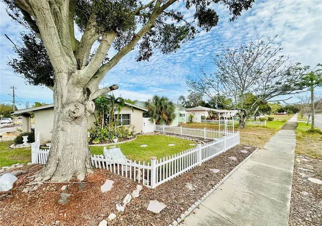Photo 3 of Single family home for sale at 6190 6th Street S, Saint Petersburg, FL 33705 | MLS# TB8530136 | Listing updated on 2026-08-11