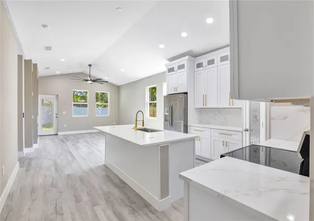 Photo 5 of Single family home for sale at 231 E Lafayette St, Winter Garden, FL 34787 | MLS# O6425940 | Listing updated on 2026-08-12