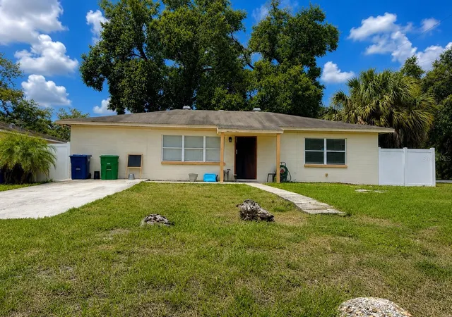 Photo 1 of Single family home for sale at 712 N Castle Ct, Tampa, FL 33612 | MLS# TB8530144 | Listing updated on 2026-08-31