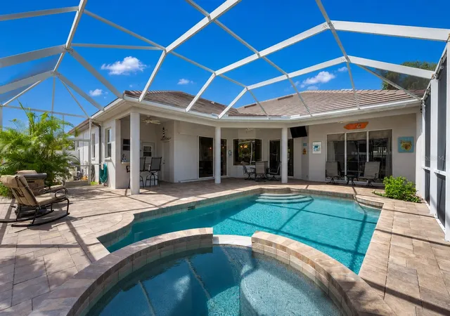 Photo 2 of Sale Pending at 7572 Palmer Glen Cir, Sarasota, FL 34240 | MLS# A4700282 | Listing updated on 2026-08-09