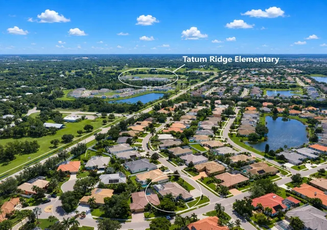 Photo 3 of Sale Pending at 7572 Palmer Glen Cir, Sarasota, FL 34240 | MLS# A4700282 | Listing updated on 2026-08-09