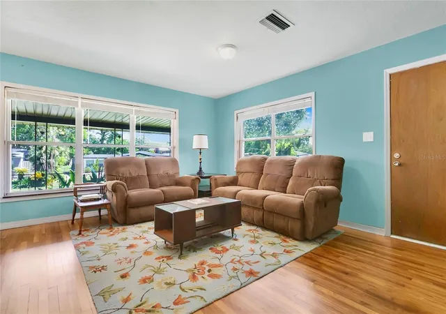 Photo 3 of Single family home for sale at 2418 E Jersey Ave, Orlando, FL 32806 | MLS# O6425957 | Listing updated on 2026-09-01