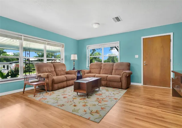 Photo 3 of Single family home for sale at 2418 E Jersey Ave, Orlando, FL 32806 | MLS# O6425957 | Listing updated on 2026-09-01