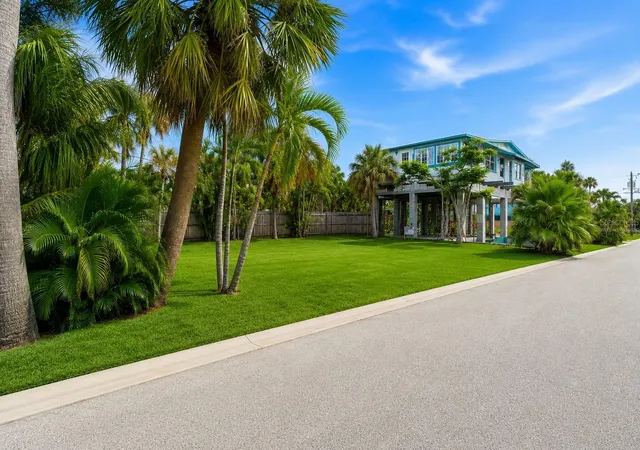 Photo 3 of Land for sale at 131 86th Terrace, Treasure Island, FL 33706 | MLS# TB8530184 | Listing updated on 2026-08-07