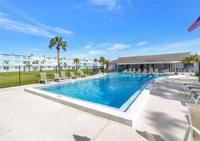 Photo 2 of Condo for sale at 4715 Bay St Ne #320, Saint Petersburg, FL 33703 | MLS# TB8530199 | Listing updated on 2026-07-29