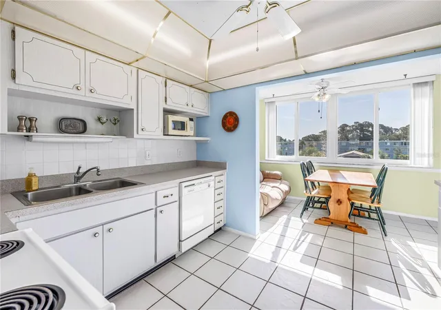 Photo 4 of Condo for sale at 4715 Bay St NE #320, Saint Petersburg, FL 33703 | MLS# TB8530199 | Listing updated on 2026-07-29