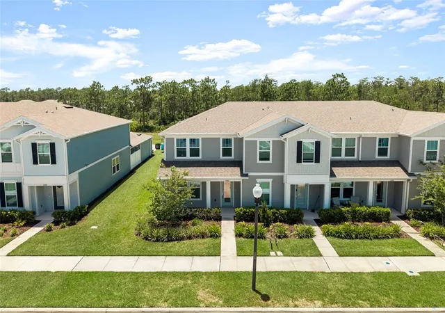 Photo 3 of Townhouse for sale at 5592 Pineland Run, Orlando, FL 32829 | MLS# O6426000 | Listing updated on 2026-08-09