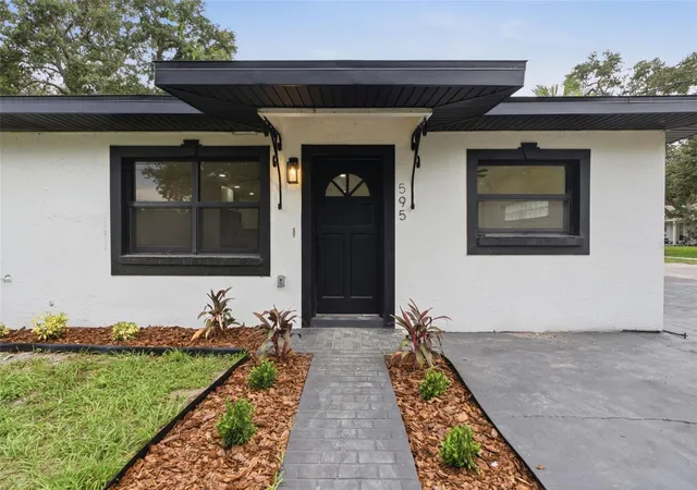 Photo 1 of Single family home for sale at 595 Pine St, Safety Harbor, FL 34695 | MLS# A4700308 | Listing updated on 2026-08-02