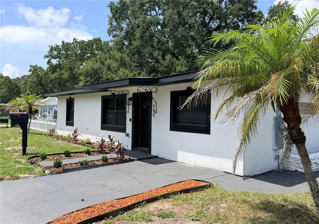 Photo 2 of Single family home for sale at 595 Pine St, Safety Harbor, FL 34695 | MLS# A4700308 | Listing updated on 2026-08-02