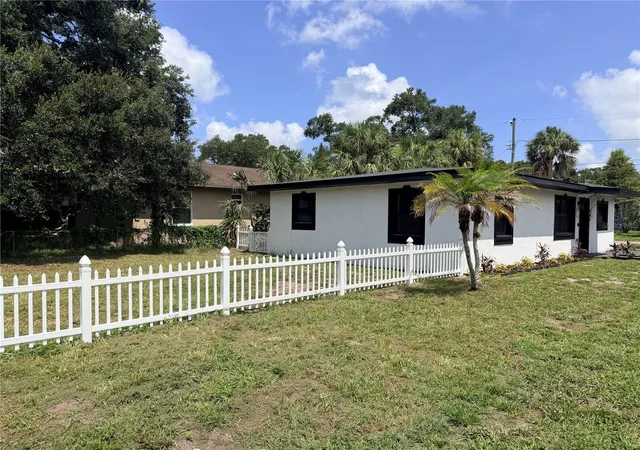 Photo 3 of Single family home for sale at 595 Pine St, Safety Harbor, FL 34695 | MLS# A4700308 | Listing updated on 2026-08-02