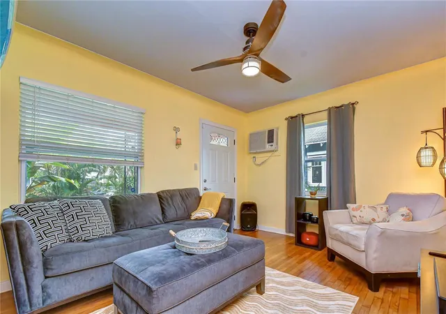 Photo 3 of House for sale at 850 22nd Avenue N, Saint Petersburg, FL 33704 | MLS# TB8530242 | Listing updated on 2026-10-02