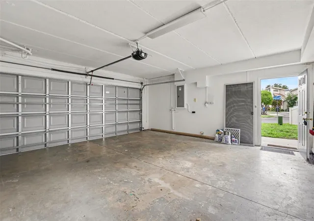 Listing Photo 2 - Condo for sale in building located at 9548 Orange Vly Ct, TAMPA, FL 33618 - Unit #