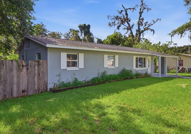 Photo 2 of Single family home for sale at 3217 Ne 14th Avenue, Ocala, FL 34479 | MLS# OM728690 | Listing updated on 2026-09-01