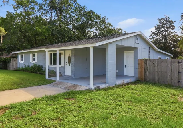 Photo 2 of Single family home for sale at 3217 NE 14th Avenue, Ocala, FL 34479 | MLS# OM728690 | Listing updated on 2026-09-01