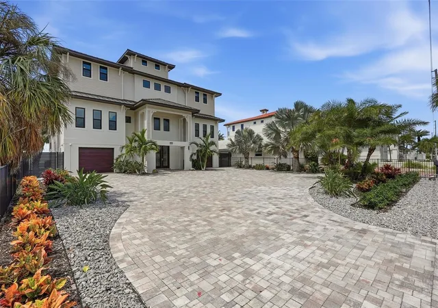 Photo 3 of Single family home for sale at 15908 Gulf Blvd, Redington Beach, FL 33708 | MLS# TB8530265 | Listing updated on 2026-10-08