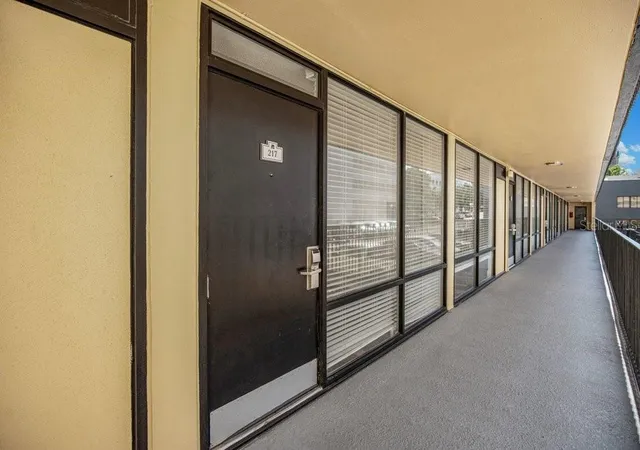 Listing Photo 4 - Condo for sale in building located at 151 E Washington St, Orlando, FL 32801 - Unit #217