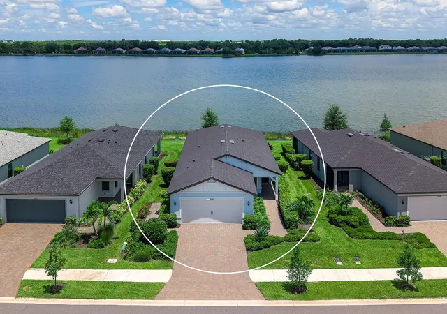 Photo 2 of Single family home for sale at 6524 Silverstar Dr, Sarasota, FL 34240 | MLS# A4700324 | Listing updated on 2026-08-11