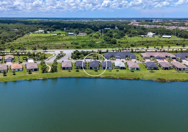 Photo 3 of Single family home for sale at 6524 Silverstar Dr, Sarasota, FL 34240 | MLS# A4700324 | Listing updated on 2026-08-11