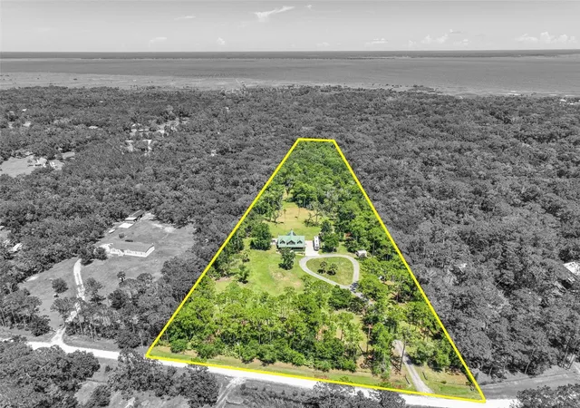 3rd image of 1223 Sutton Trl, Geneva, FL 32732 | MLS# O6426083