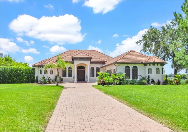 Photo 2 of Single family home for sale at 7720 Ficquette Rd, Windermere, FL 34786 | MLS# O6426088 | Listing updated on 2026-09-23