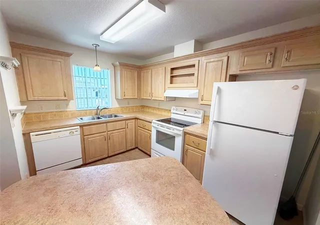 5th image of 1503 23Rd Ave W, Bradenton, FL 34205 | MLS# TB8530315