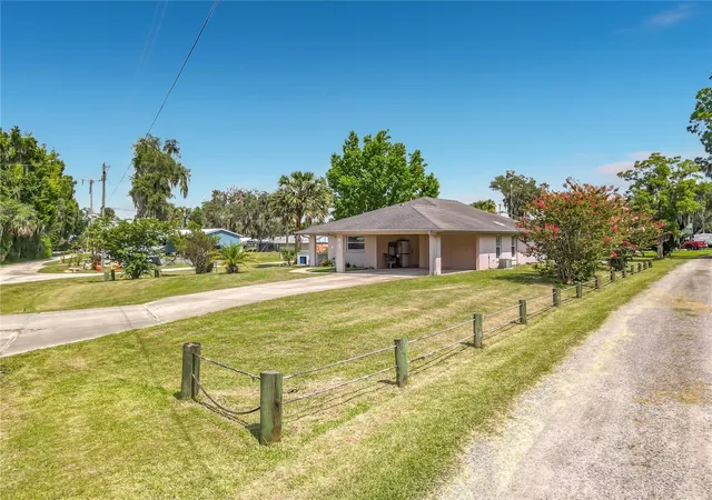 Photo 2 of Single family home for sale at 30620 Ne 95th Place, Fort Mc Coy, FL 32134 | MLS# TB8530317 | Listing updated on 2026-09-02