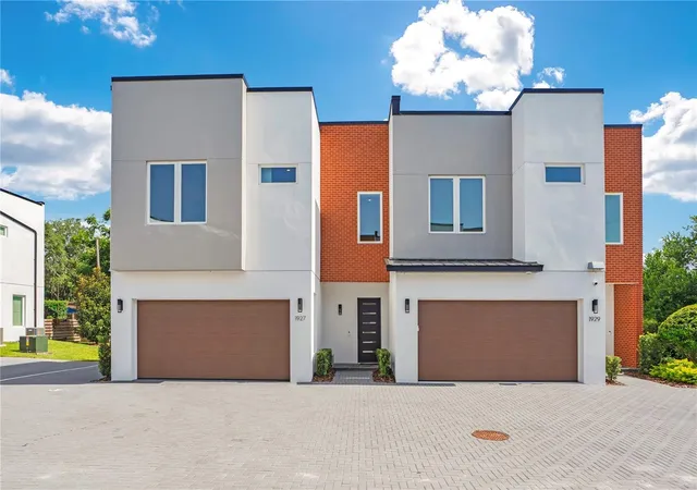 Photo 1 of Townhouse for sale at 1927 S Lakemont Ave, Winter Park, FL 32792 | MLS# O6426102 | Listing updated on 2026-10-11
