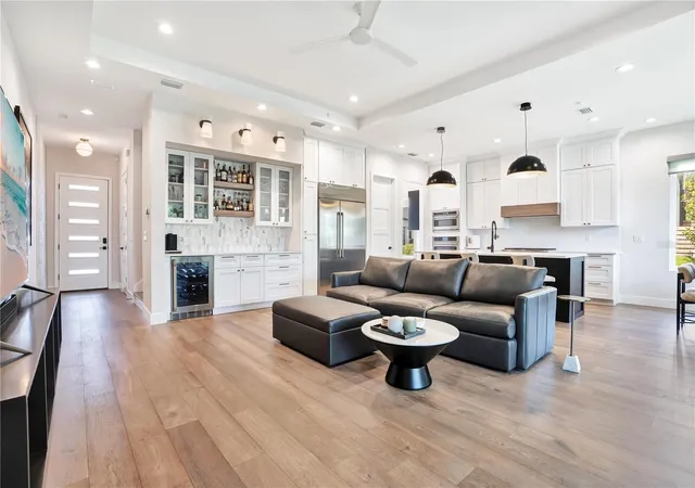 Photo 3 of Townhouse for sale at 1927 S Lakemont Ave, Winter Park, FL 32792 | MLS# O6426102 | Listing updated on 2026-10-11