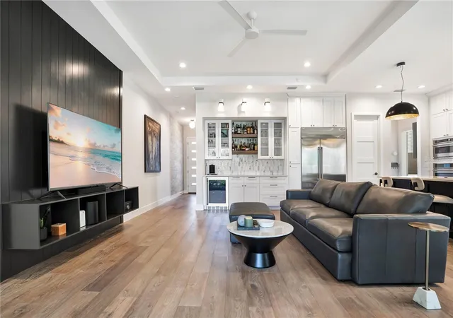 Photo 4 of Townhouse for sale at 1927 S Lakemont Ave, Winter Park, FL 32792 | MLS# O6426102 | Listing updated on 2026-10-11